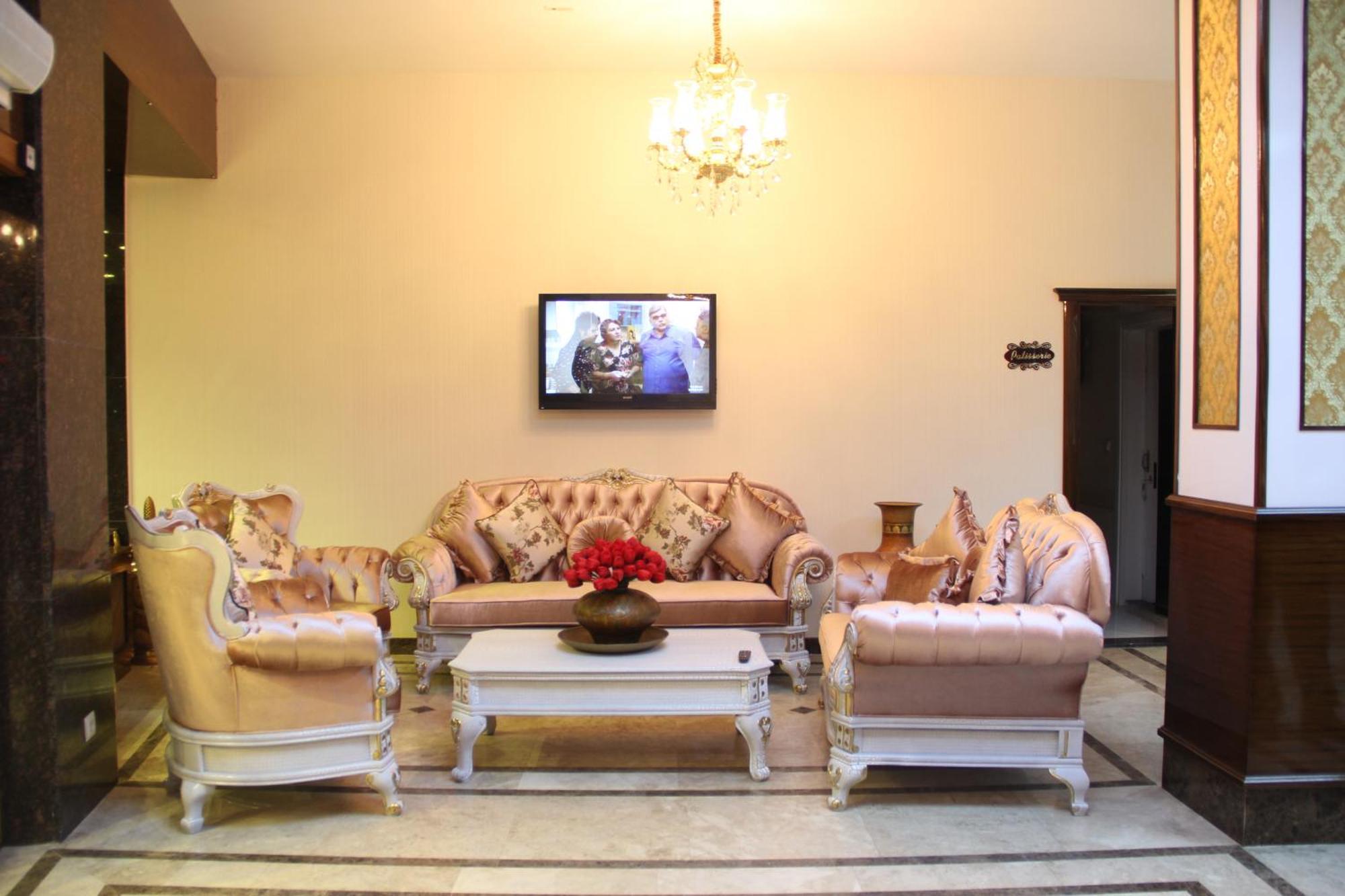 Grand Corner Boutique