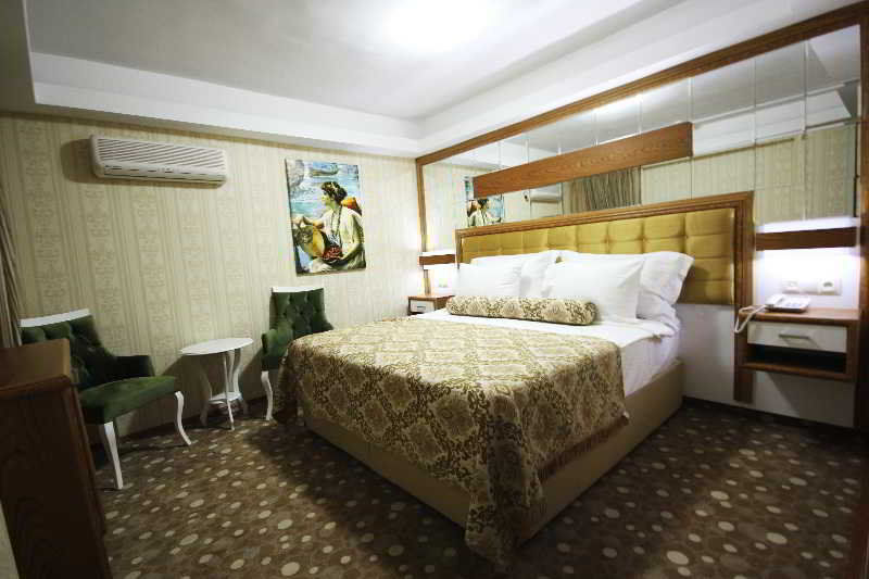 Grand Corner Boutique 4*